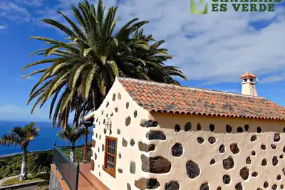 Image de Grande maison sur une ferme entre bananiers et avocatiers