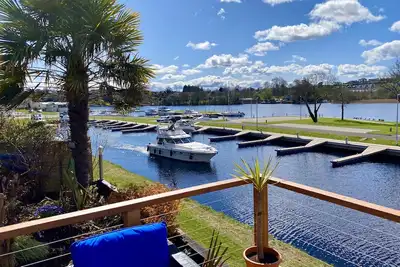 Image de Maison de Vacances de Luxe Bord de L'eau Dans un Superbe Ballina \/ Kil