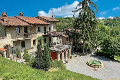 Image de Fabuleuse demeure à Bastia Mondovì, avec piscine
