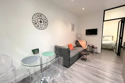 Image de Appartement 2 pièces confortable et au calme, idéalement situé rue du Commerce