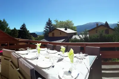 Image de Gîte spacieux Authentique Terrasse 25m² exposée plein sud Face à l'arrêt navette
