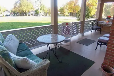 Image de Centre-Ville Lake Geneva 4 Br / 4 Ba Maison peut accueillir 15