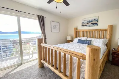 Image de 871 # 4 Lake View, 3 Level, 2 Bed, 3 Bath