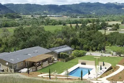 Image de 4Br \/ 3Ba Hillside Alexander Valley Accueil avec piscine creusée