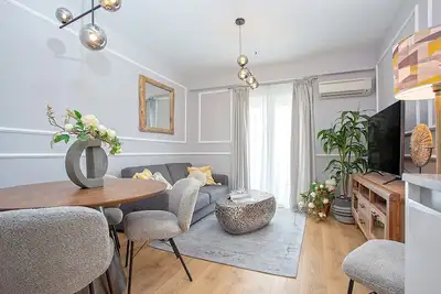 Image de Stylish 2 Bd Perfectly located Apartment. Amira