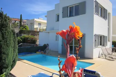 Image de Casa Iva 3 chambres, 3 salles de bain Maison avec piscine et vue sur la mer
