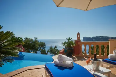 Image de Appartement spacieux à Majorque avec piscine privée et vue sur la mer