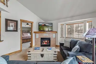 Image de Téléviseur 55 ', garage, casier à ski à Gondola Sq, sur une ligne de bus gratuite, billet de remontée pas cher