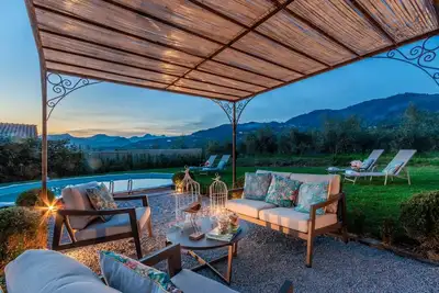 Image de Maison toscane typique 1000 m2 de jardin clôturé, piscine climatisation cheminée
