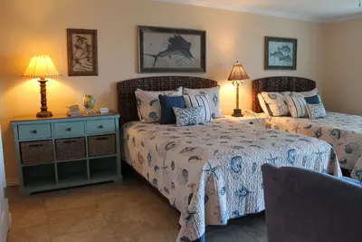 Image de Condo remodelé Beachside, quatre couchages. Une vue imprenable depuis le balcon privé!