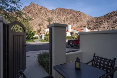 Image de Villa romantique au 1er étage avec cheminée, vue sur le mont et terrasse privée