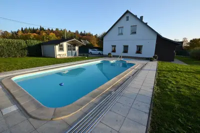 Image de Villa spacieuse avec piscine
