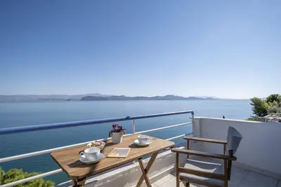 Studio en front de mer | Superbe balcon avec vue sur la mer | près de Nafplio, Epidaure, Mycènes