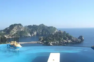 Image de Emplacement superbe : Villa à Taormina (Isola Bella bay)