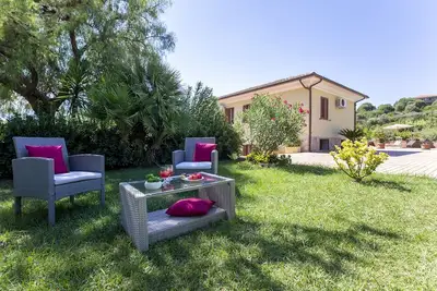 Image de Alghero, la villa principale, avec véranda couverte jardin 4 chambres, pour 10 personnes