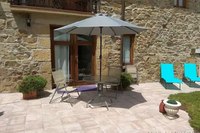 Studio dans une maison de campagne basque avec vue sur le jardin.
