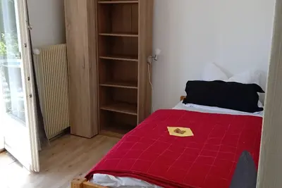 Image de stadtnahes lumineux micro-appartement au 1er étage 20m2