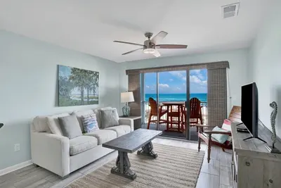 Image de Charmant, nostalgique 2bd / 2ba Direct Gulf Front Condo - Se sent comme une maison de plage!