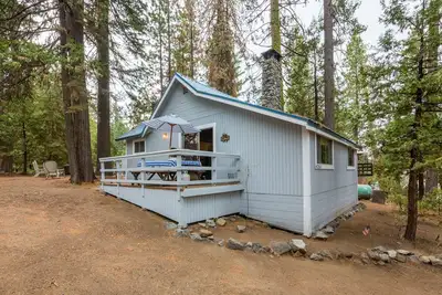 Image de Cute 2b / 1b Cabine Dans Le Village De L'Ouest Sur Madrone Lane