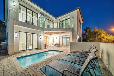 Image de Luxe 6 chambres Belle maison, 20 personnes, piscine privée et vue sur le golfe!