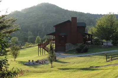 Image de Wears Valley, Mountain View, Great Location, No Mountain Roads, Large Yard