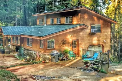 Image de Une belle maison de cabine avec deux suites de maître.