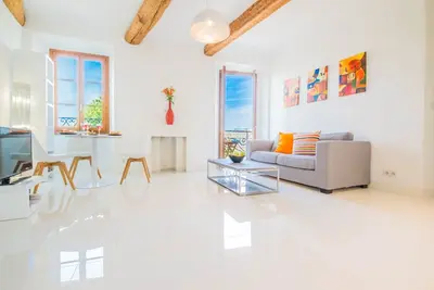 Image de SunlightProperties Bo: Apt 1 Chambre avec Ac et balcon, vue sur le parc