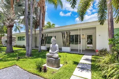 Image de Superbe Gem 2bdr2bath w / piscine 1 bloc de la plage de Fort Lauderdale