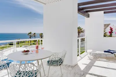 Appartement unique en bord de mer - Vues modernes et fantastiques sur la mer et accès direct à la plage