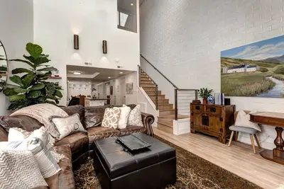 Image de Old Town Ski Condo, Pool + Hot Tubs. Marchez vers Pcmr, Main Street, Sundance