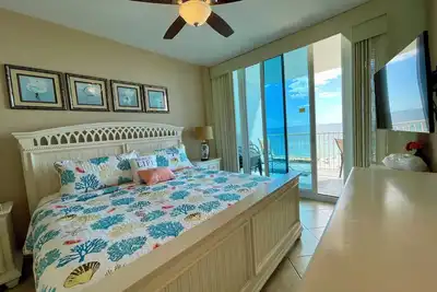 Image de * Leuchtturm 802 King in Master + Bunk Room + Queen Sleeper * Beachfront * 3 Pools!