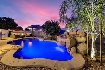 Image de Une oasis du désert avec piscine chauffée en cascade! ☆ Situation centrale calme ☆