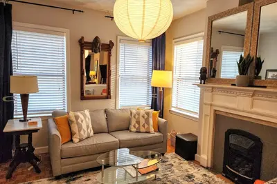 Image de * Sunny * Duplex, spacieux! ** RÉSERVER Maintenant ** Lieu! Minutes du centre! !