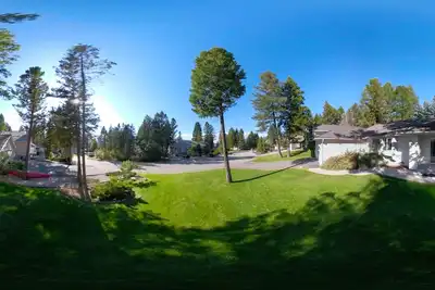 Image de Belle maison au Riverside Golf Resort avec des lits confortables