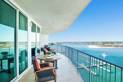 Image de Vue Panoramique Directe Sur La Baie / Spacieux Renove 3 Chambres Et 3 Bains / Meilleure Vie De Station