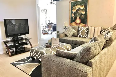 Image de Villa 3br spacieuse et confortable à proximité des parcs Disney