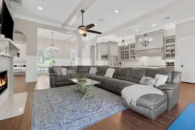 Image de 22 personnes! Maison de première classe avec 2 suites principales sur le lac Sam Rayburn! 6bedrm 4ba