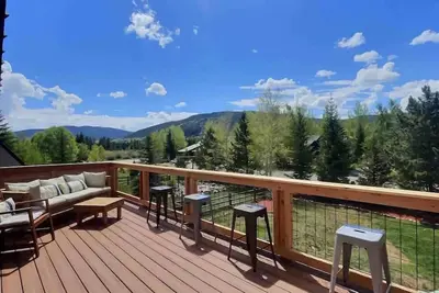 Image de Mountain View Home près de Vail et Breckenridge avec une belle véranda et bain à remous