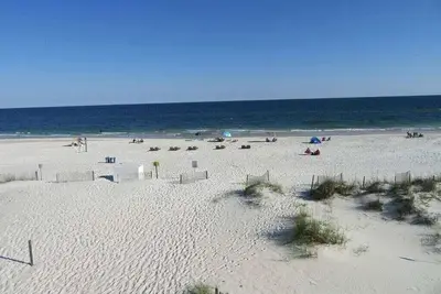 Image de Cute Gulf Shores Condo directement sur la plage à Sunrise Village # 205 (Nouvelle liste)