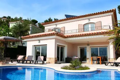 Image de Belle villa avec piscine à débordement