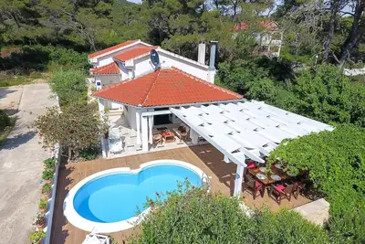 Image de Maison de vacances Ă Molat avec piscine