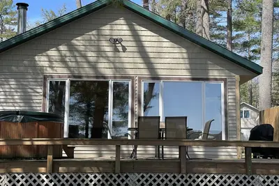 Image de Serenity Beach Haus avec bain à remous extérieur sur le lac Otsego et la plage de sable, A / C, Wi-fi!