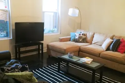 Image de Contemporain Urban 2Bd \/ 2Ba Condo Coeur de Midtown