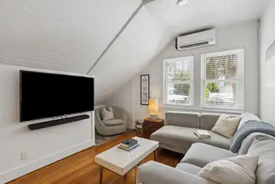 Image de Iconic Stanton House Loft B, à 1 pâté de maisons de la plage