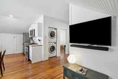 Image de Iconic Stanton House Loft C, à 1 pâté de maisons de la plage