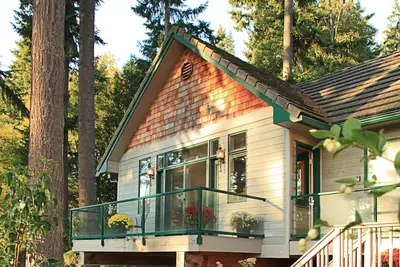 Image de ღ * ¨ * ✶. ¸ Romantique \/ Baignoire à jets \/ Pont \/ Sleeps 5 * `* ✶. ¸. ღ