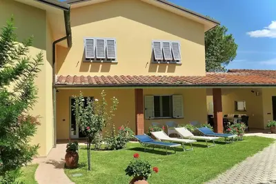 Image de Villa familiale avec piscine et jardin, Ă 900 m de la vieille ville