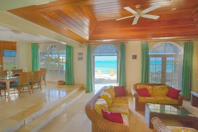 Image de Évadez-vous au paradis dans cette maison spacieuse dans un emplacement idéal en bord de mer