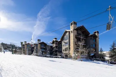 Image de Tarifs spéciaux! Luxe 3 Bd Ski-in / Out Arrowleaf au col de l'Empire