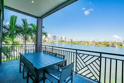 Image de Clearwater Beach Townhome Location de vacances avec salle de jeux, bateau et piscine!